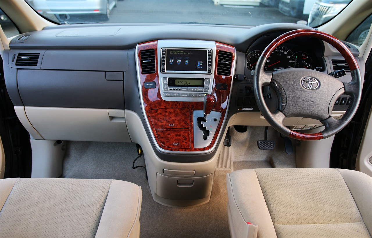2004 Toyota Alphard