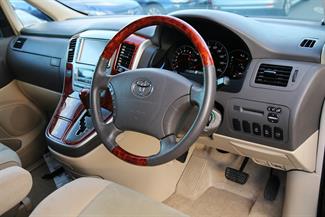 2004 Toyota Alphard - Thumbnail