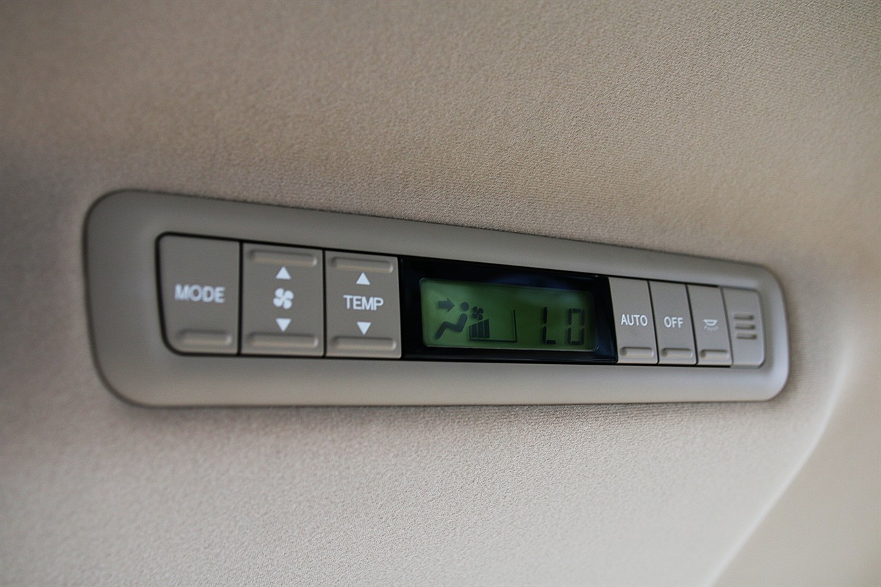 2004 Toyota Alphard