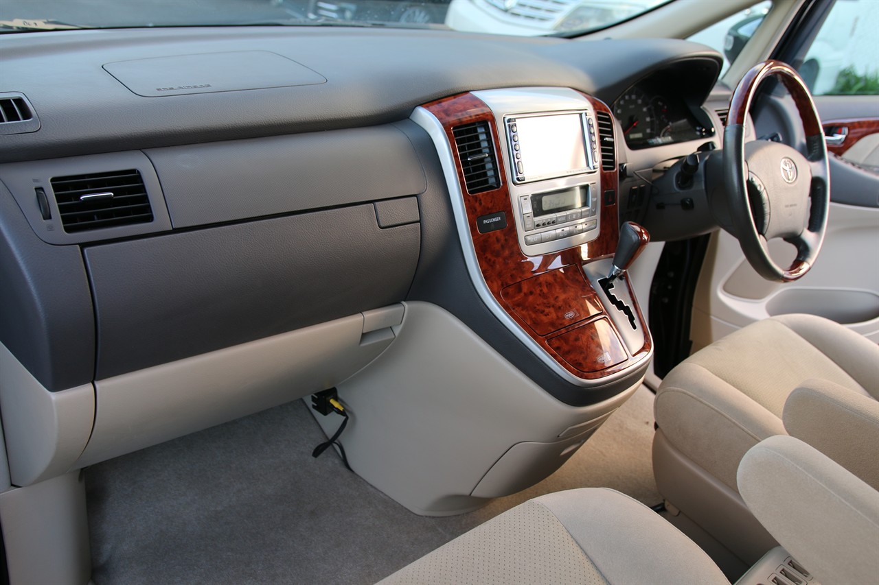 2004 Toyota Alphard