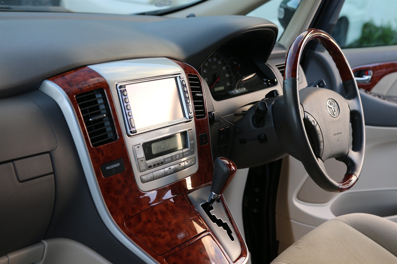 2004 Toyota Alphard