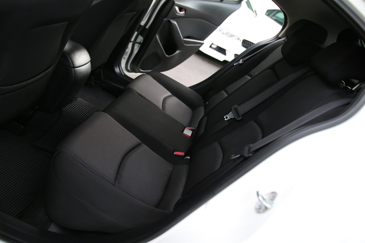 2016 Mazda Axela