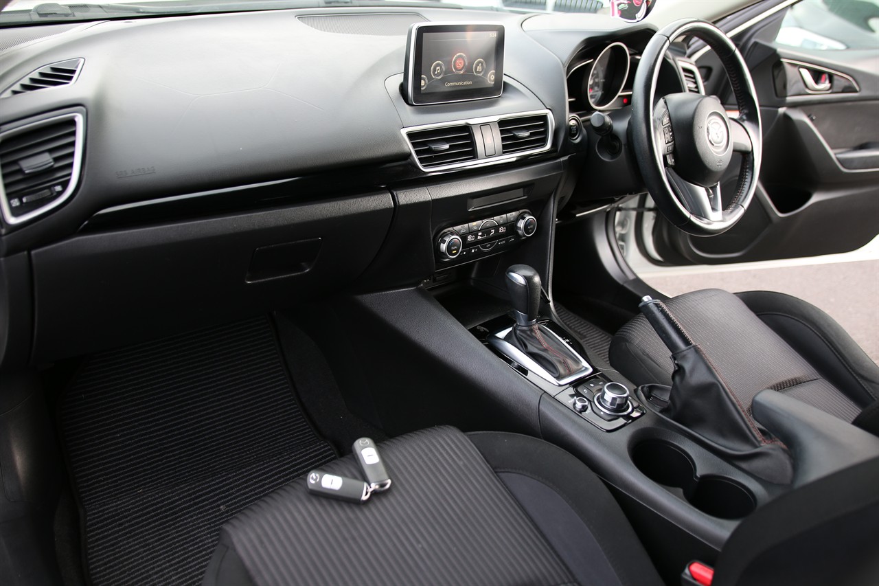 2016 Mazda Axela