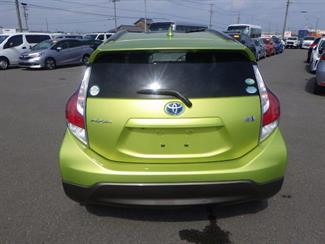 2015 Toyota Aqua - Thumbnail