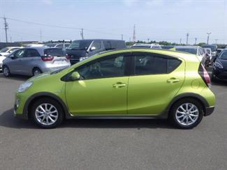 2015 Toyota Aqua - Thumbnail