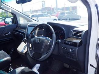 2013 Toyota Vellfire - Thumbnail