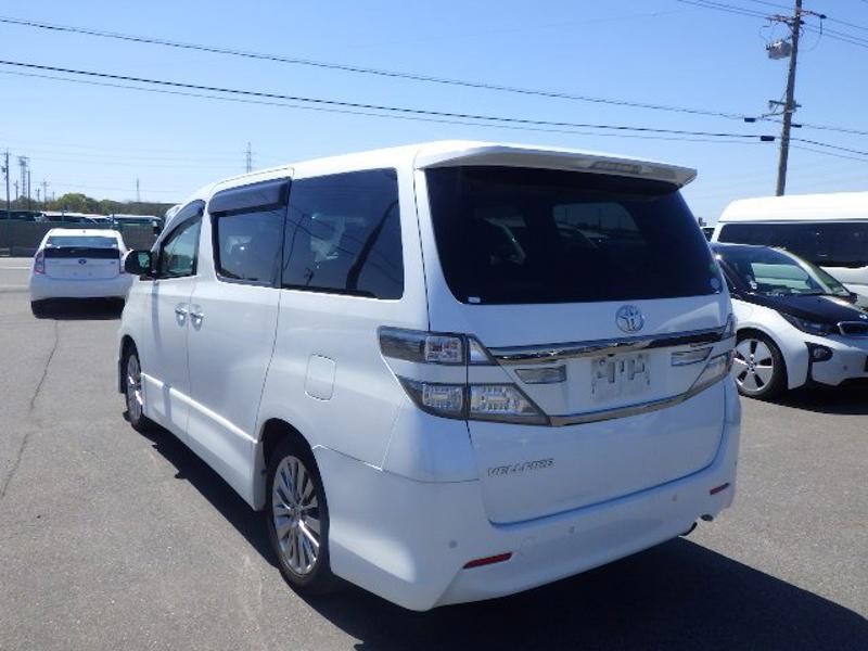 2013 Toyota Vellfire