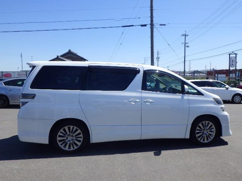 2013 Toyota Vellfire