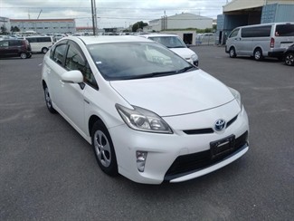 2015 Toyota Prius - Thumbnail