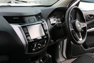 2022 Nissan Navara - Thumbnail