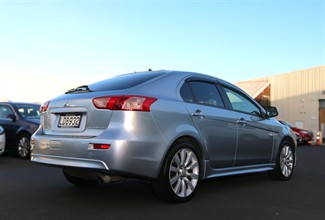 2010 Mitsubishi Galant - Thumbnail