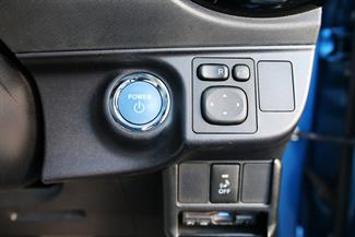 2015 Toyota Aqua - Thumbnail