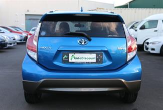 2015 Toyota Aqua - Thumbnail