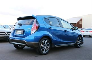 2015 Toyota Aqua - Thumbnail