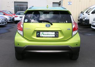 2015 Toyota Aqua - Thumbnail
