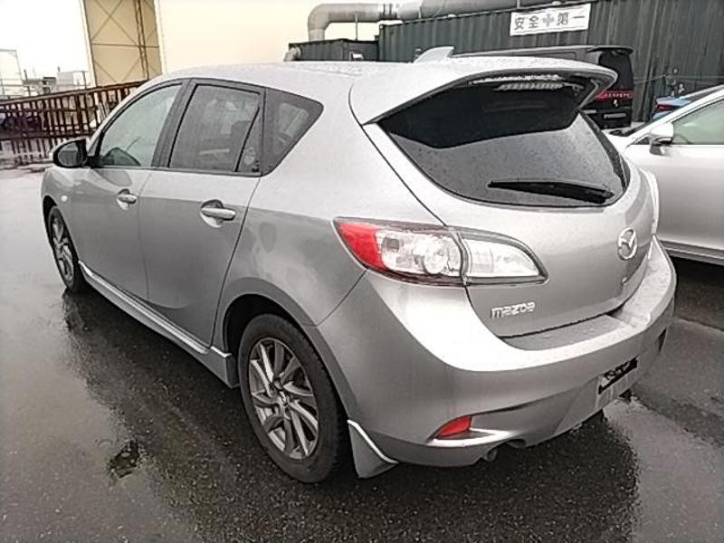 2013 Mazda Axela