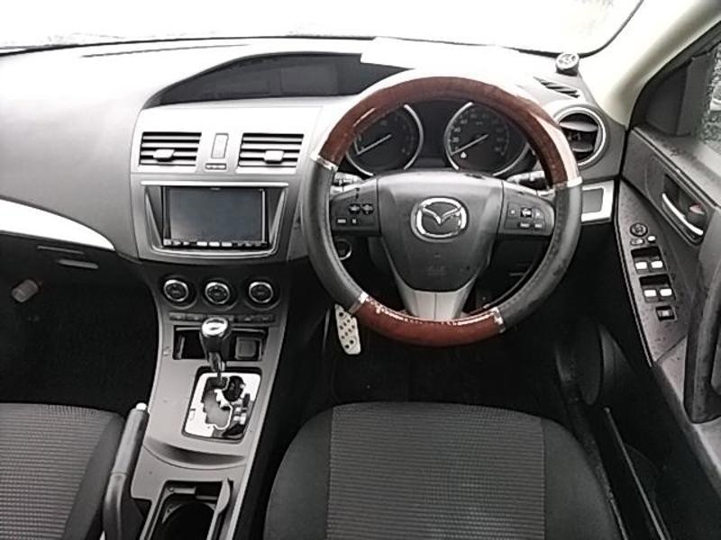 2013 Mazda Axela