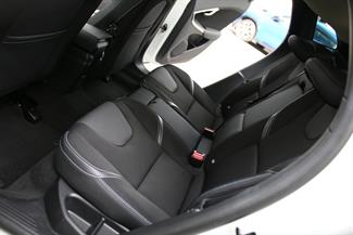 2013 Volvo V40 - Thumbnail