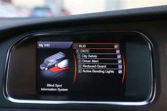 2013 Volvo V40 - Thumbnail