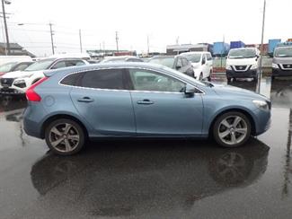 2013 Volvo V40 - Thumbnail