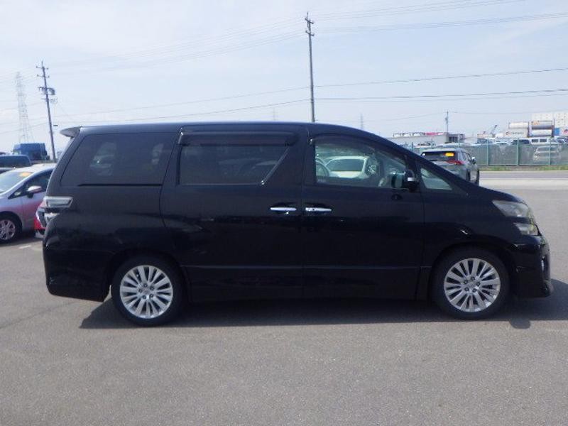 2013 Toyota Vellfire