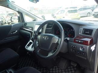 2013 Toyota Vellfire - Thumbnail