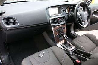 2014 Volvo V40 - Thumbnail