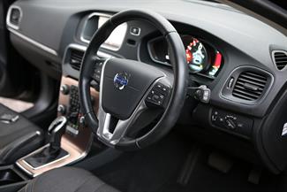 2014 Volvo V40 - Thumbnail