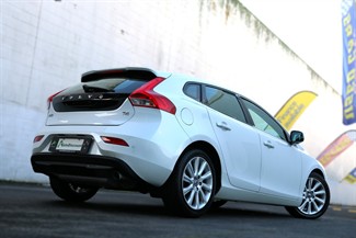 2014 Volvo V40 - Thumbnail