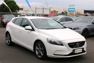 2015 Volvo V40 - Thumbnail