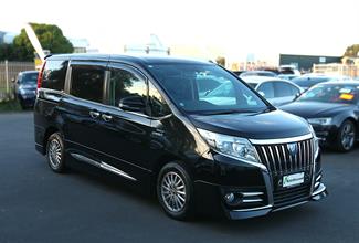 2015 Toyota Esquire - Thumbnail