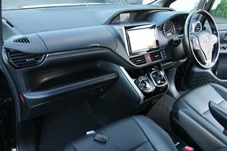 2015 Toyota Esquire - Thumbnail