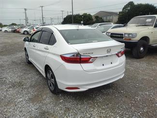 2016 Honda Grace - Thumbnail