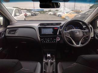 2016 Honda Grace - Thumbnail
