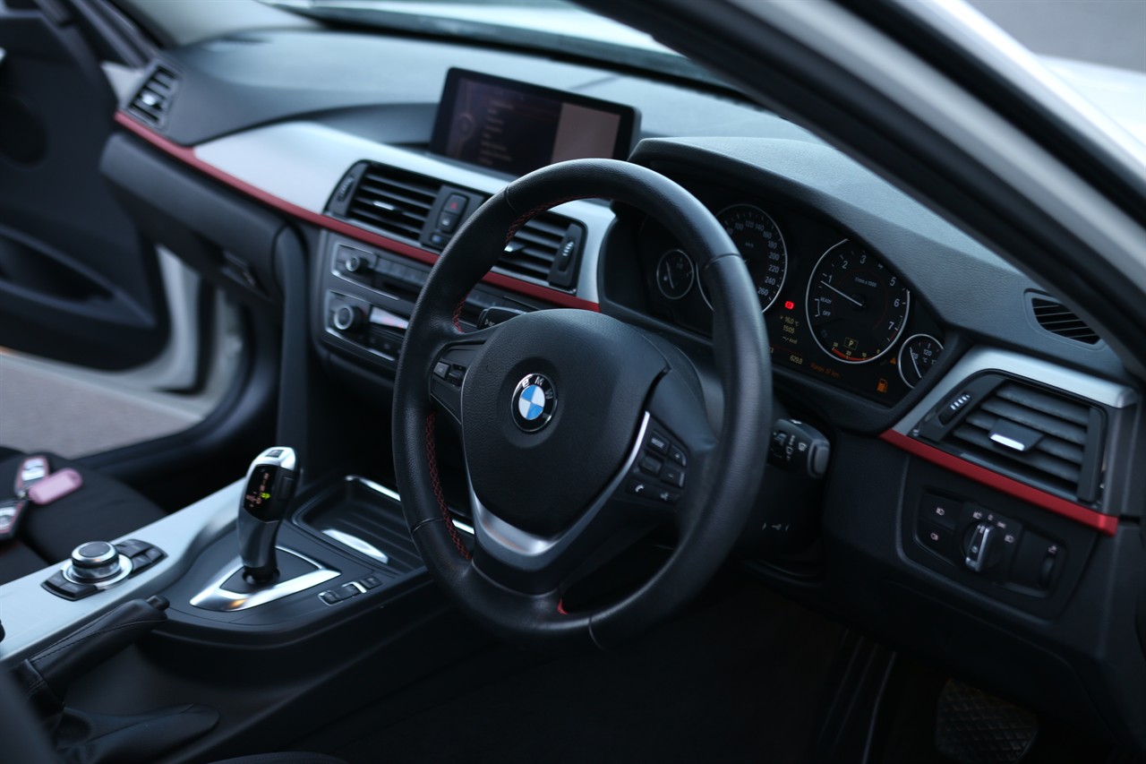 2012 BMW 320i