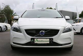 2015 Volvo V40 - Thumbnail
