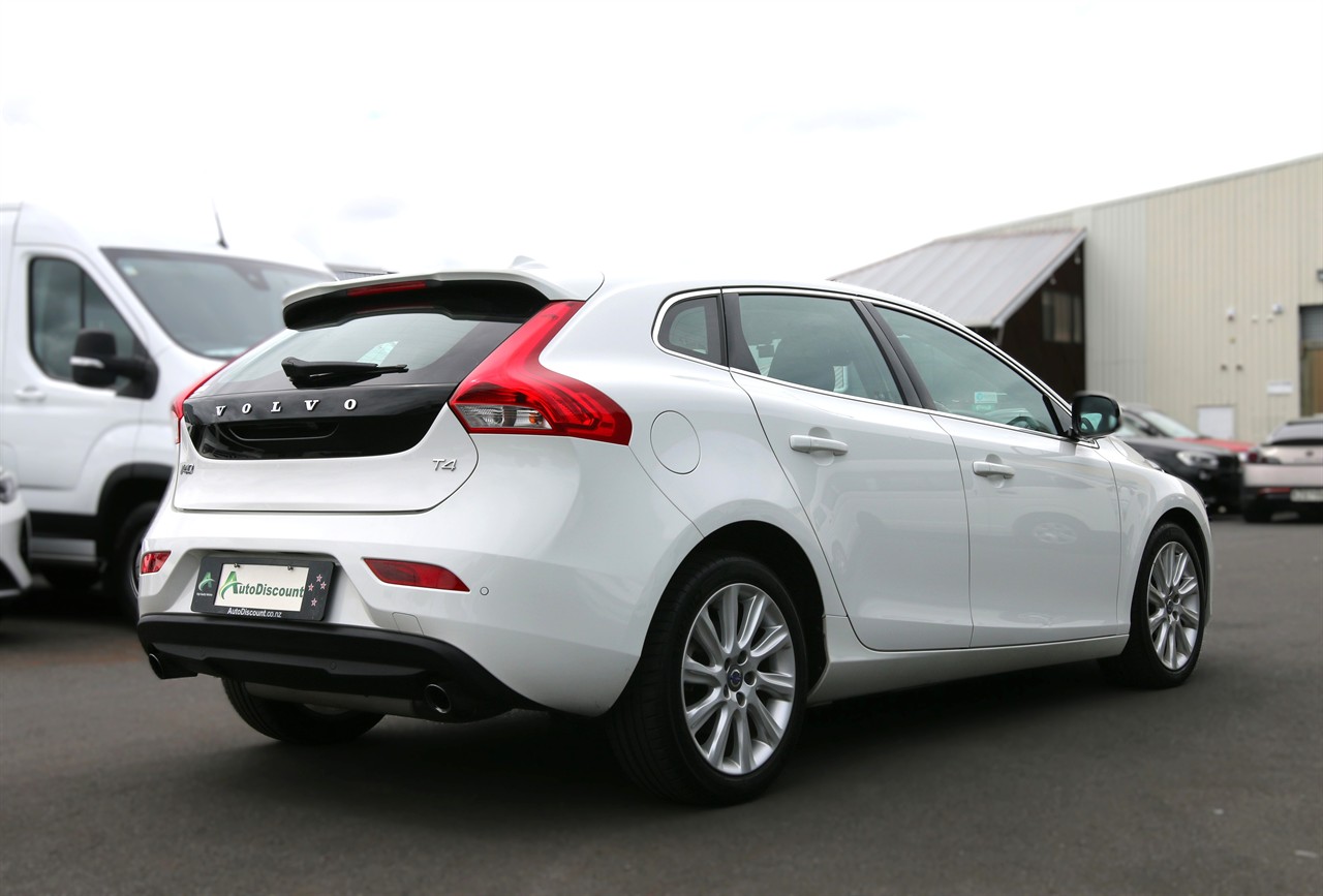 2015 Volvo V40