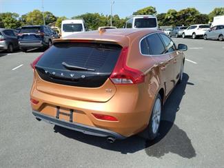 2014 Volvo V40 - Thumbnail