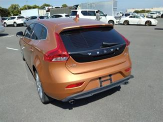 2014 Volvo V40 - Thumbnail