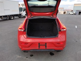 2015 Volvo V40 - Thumbnail