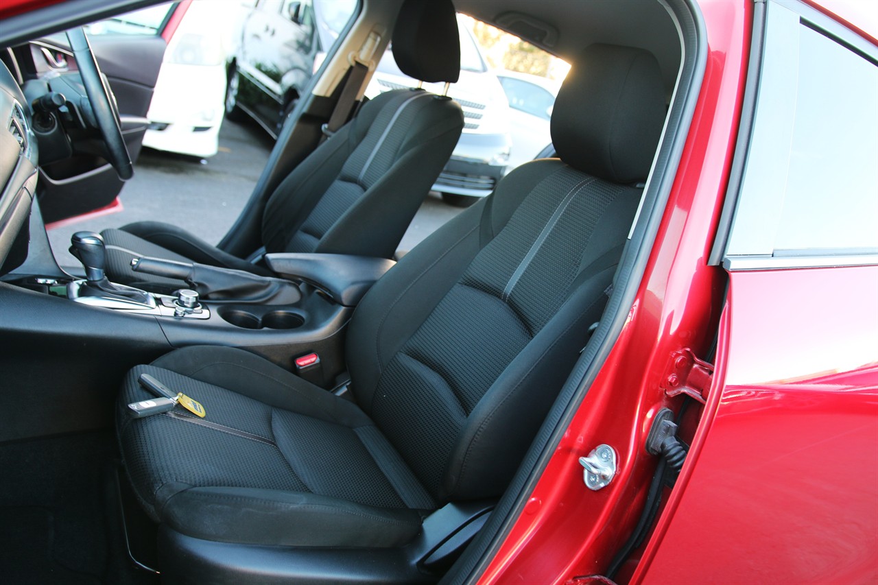 2016 Mazda Axela