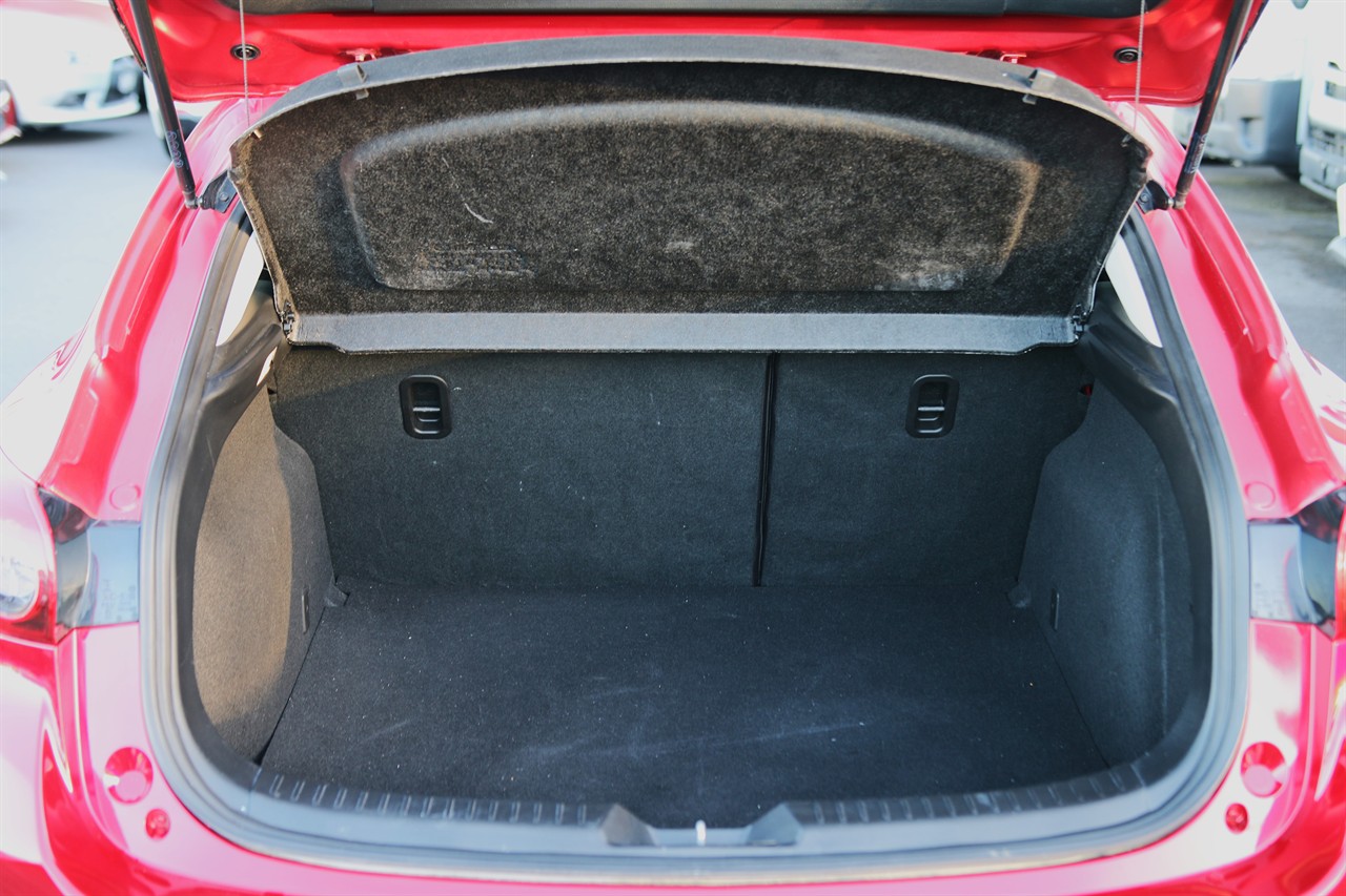 2016 Mazda Axela