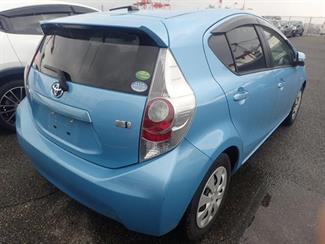 2013 Toyota Aqua - Thumbnail