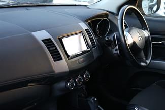 2012 Mitsubishi Outlander - Thumbnail