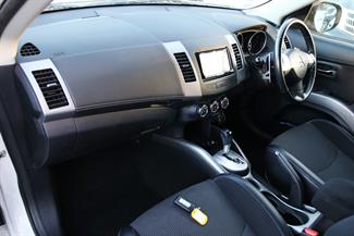 2012 Mitsubishi Outlander - Thumbnail