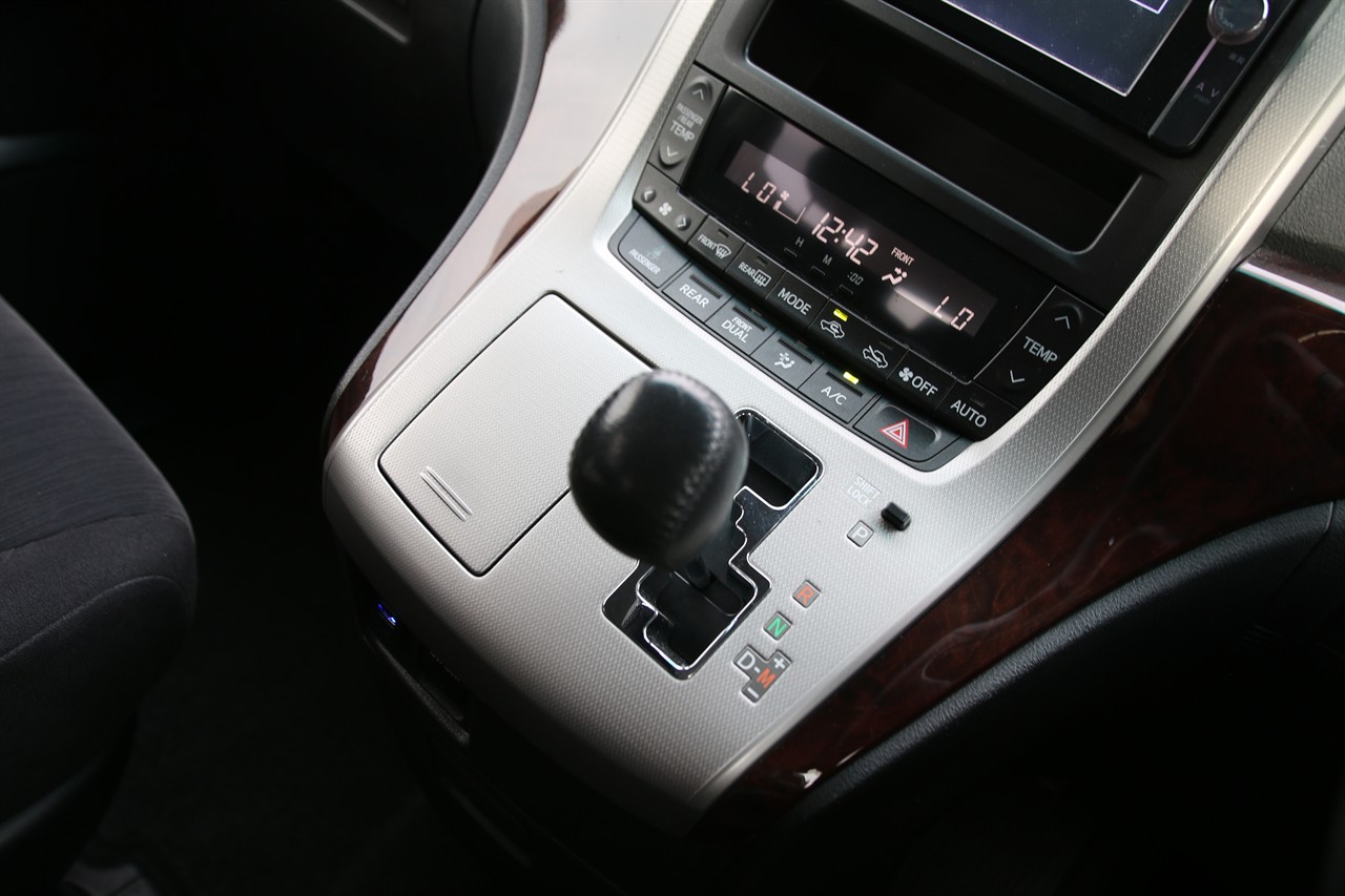 2013 Toyota Vellfire