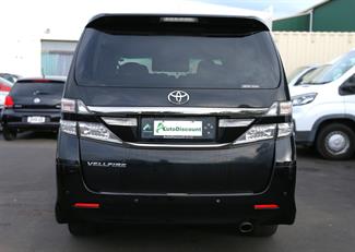 2013 Toyota Vellfire - Thumbnail