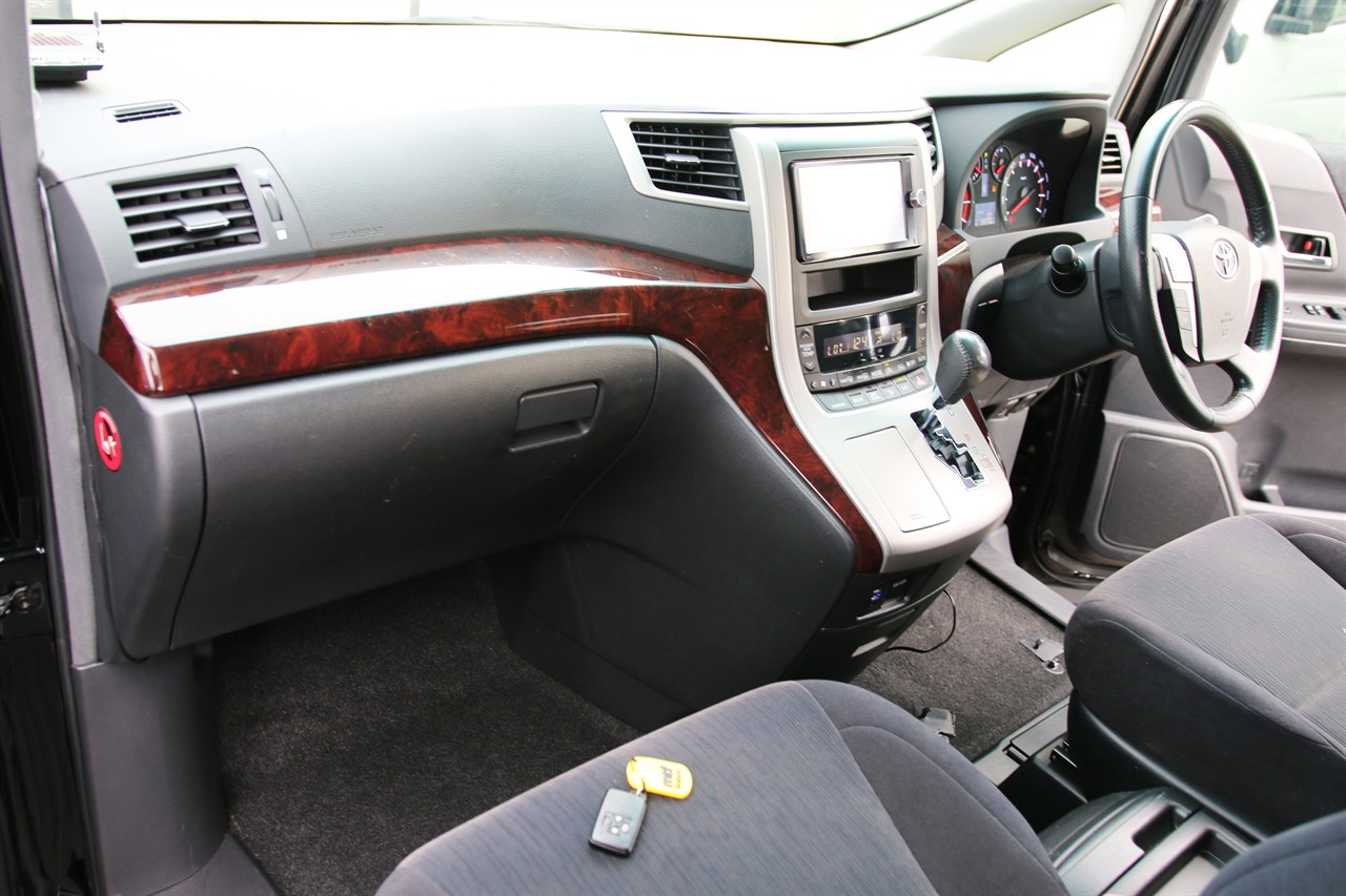2013 Toyota Vellfire
