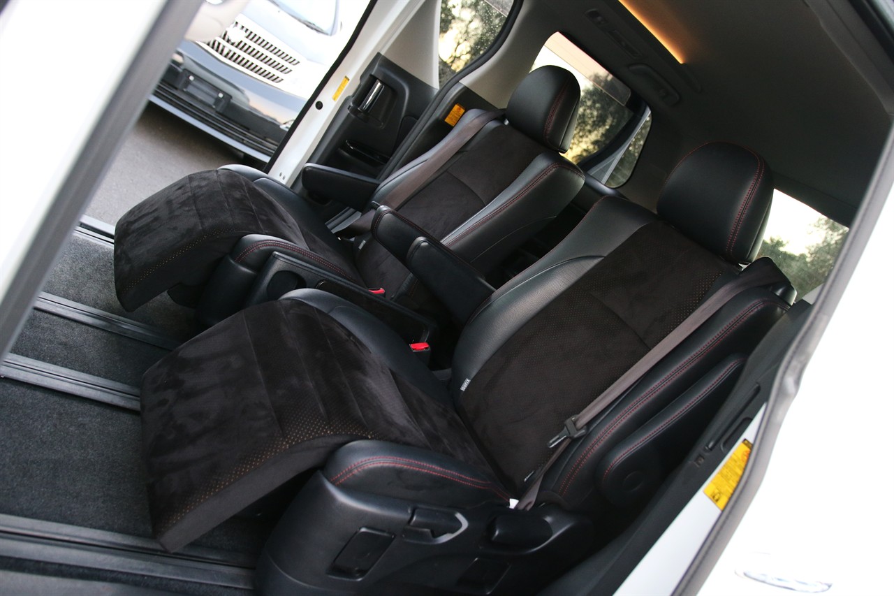 2013 Toyota Vellfire
