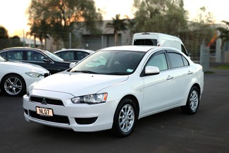 2011 Mitsubishi Galant - Thumbnail